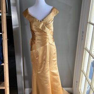 Mother of the Bride gown, size 6, gold, never worn